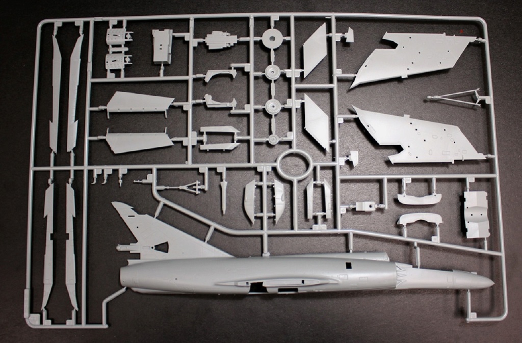 1/48 - DASSAULT SUPER ETENDARD MODERNISE - KINETIC REF K 48061 -  0213