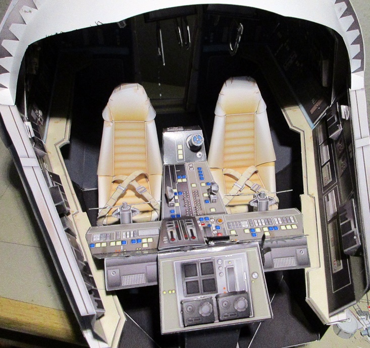 Abbruch - Millenium Falcon Cockpit, Free download, 1/12 gebaut von Helmut D. - Seite 2 Img_1814