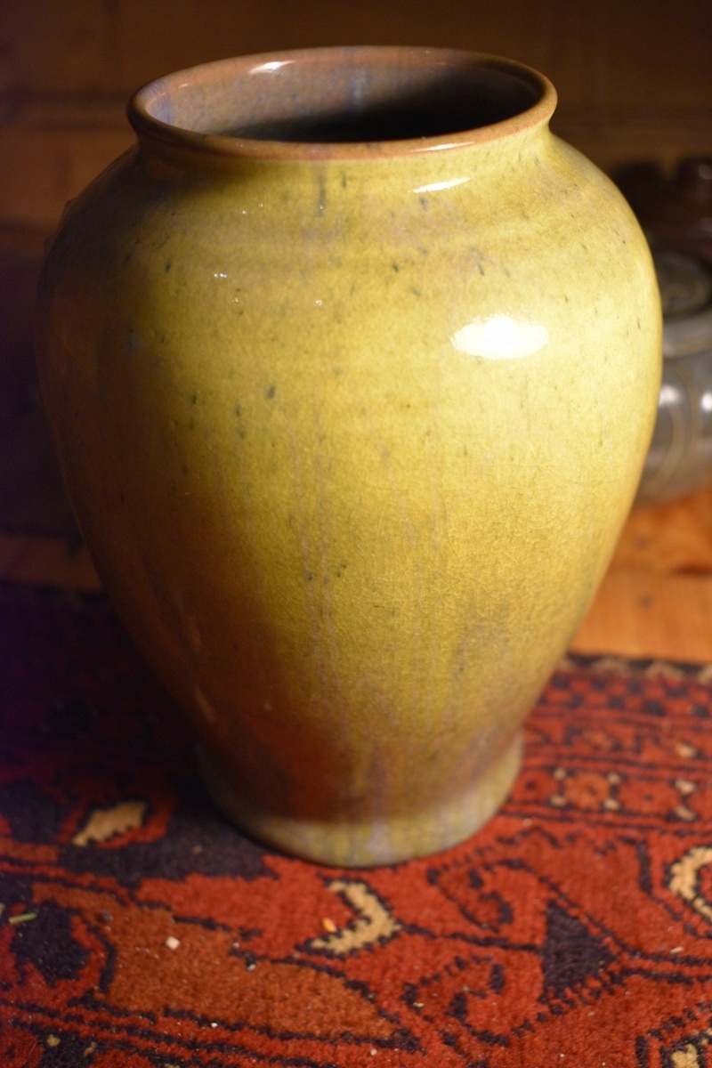 Yellow Green Vase? Ground Base Dsc_0412