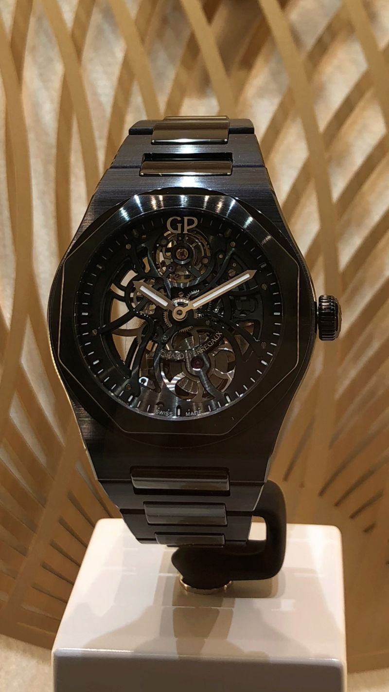 SIHH 2018 Girard Perregaux Laureato Chronograph - Page 2 Ad7f5810
