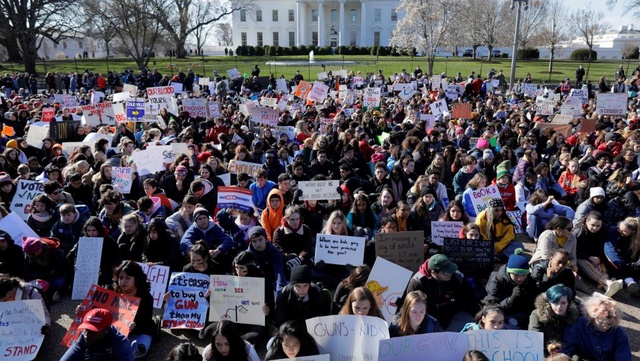 Mỹ : Học sinh biểu tình tại Washington đòi siết luật về súng News10