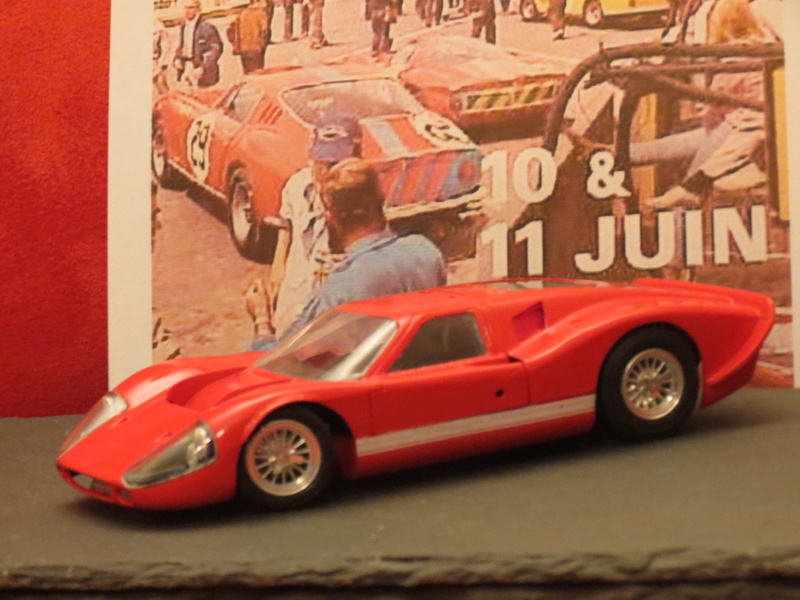 Ford GT40 (au pluriel) et leur descendance  Fordgt11