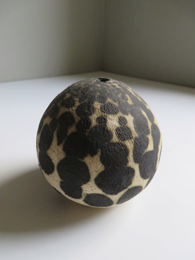 Black spotted spherical pot vase - unmarked Img_0410