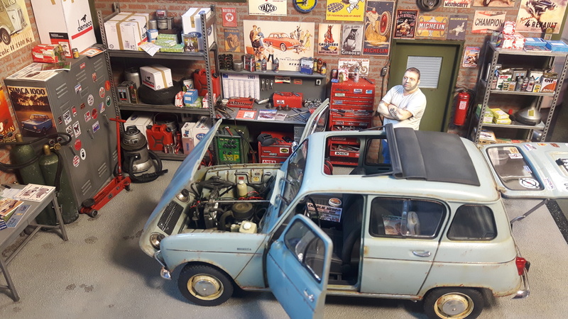 RENAULT 4L EBBRO 1/24 + DIORAMA GARAGE  20180169