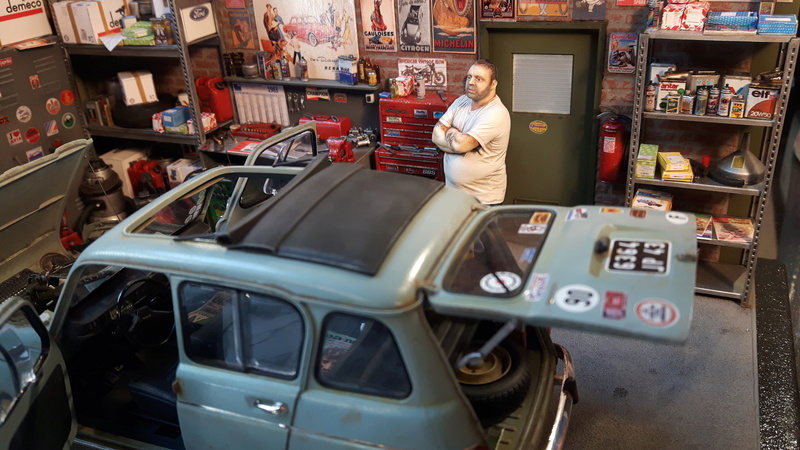 RENAULT 4L EBBRO 1/24 + DIORAMA GARAGE  20180222