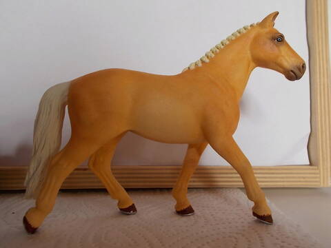 I started with repainting Schleich horses Page 3