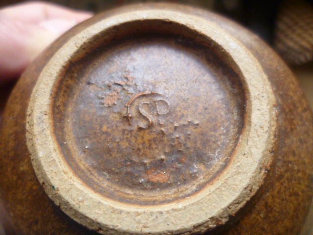 Small bowl with SP mark - Stoneahill Pottery or Spike Pottery P1270412