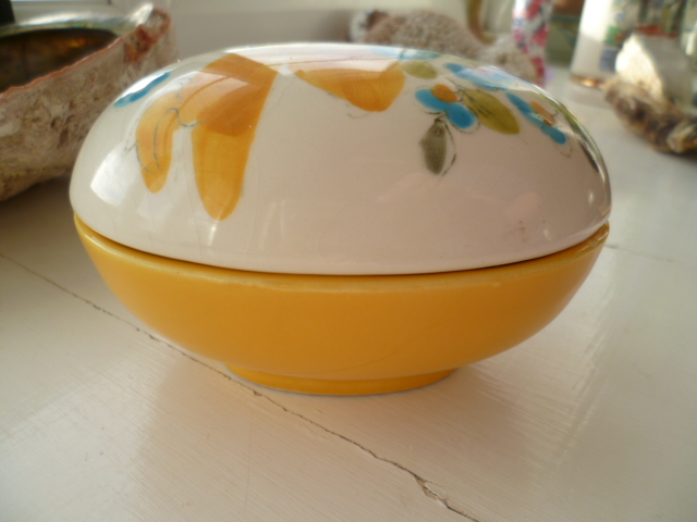 Odd Easter Lidded Bowl Egg - Palissy - Yardley - Italian - German? 4883/7 P1290110