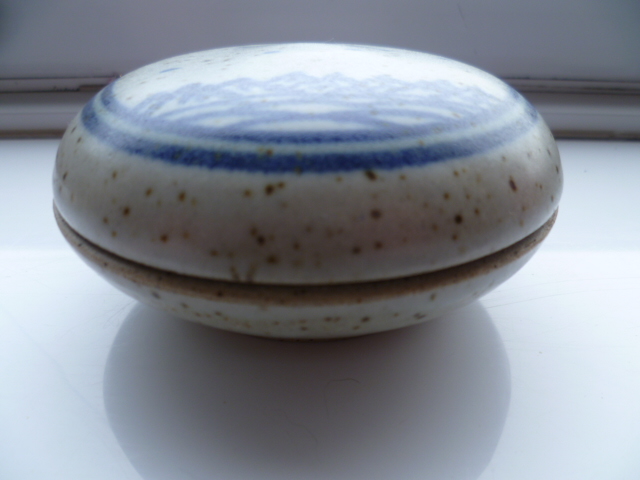 1990 Lidded Stoneware Bowl incised McR.........  P1310511
