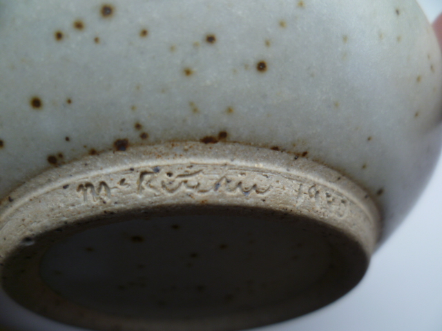 1990 Lidded Stoneware Bowl incised McR.........  P1310512