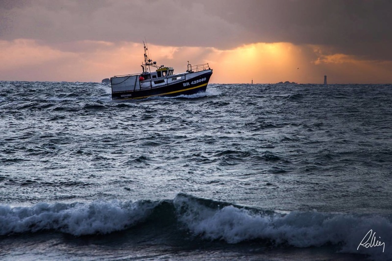 [VIE DES PORTS] Quelques bateaux de pêche (sur nos côtes Françaises) - Page 33 23511210