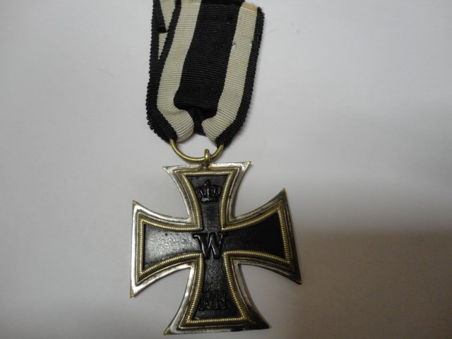 MEDAILLE ET INSIGNES WW2 Dsc03526