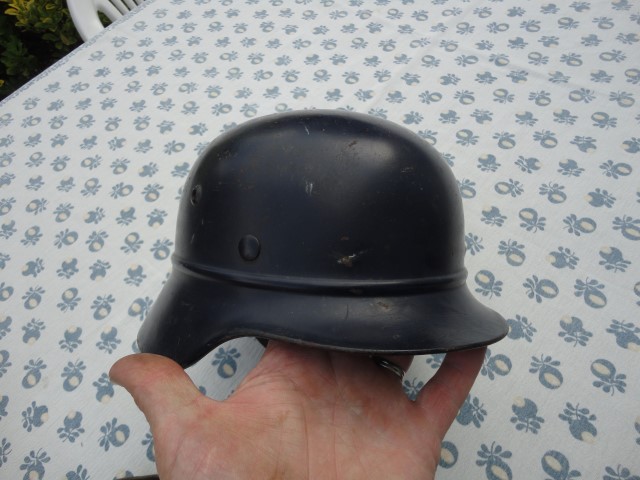 un beau petit casque allemand  Dsc04657