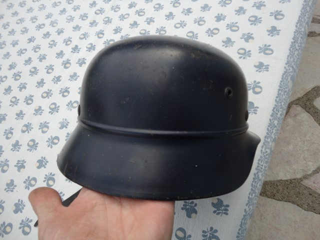 un beau petit casque allemand  Dsc04658