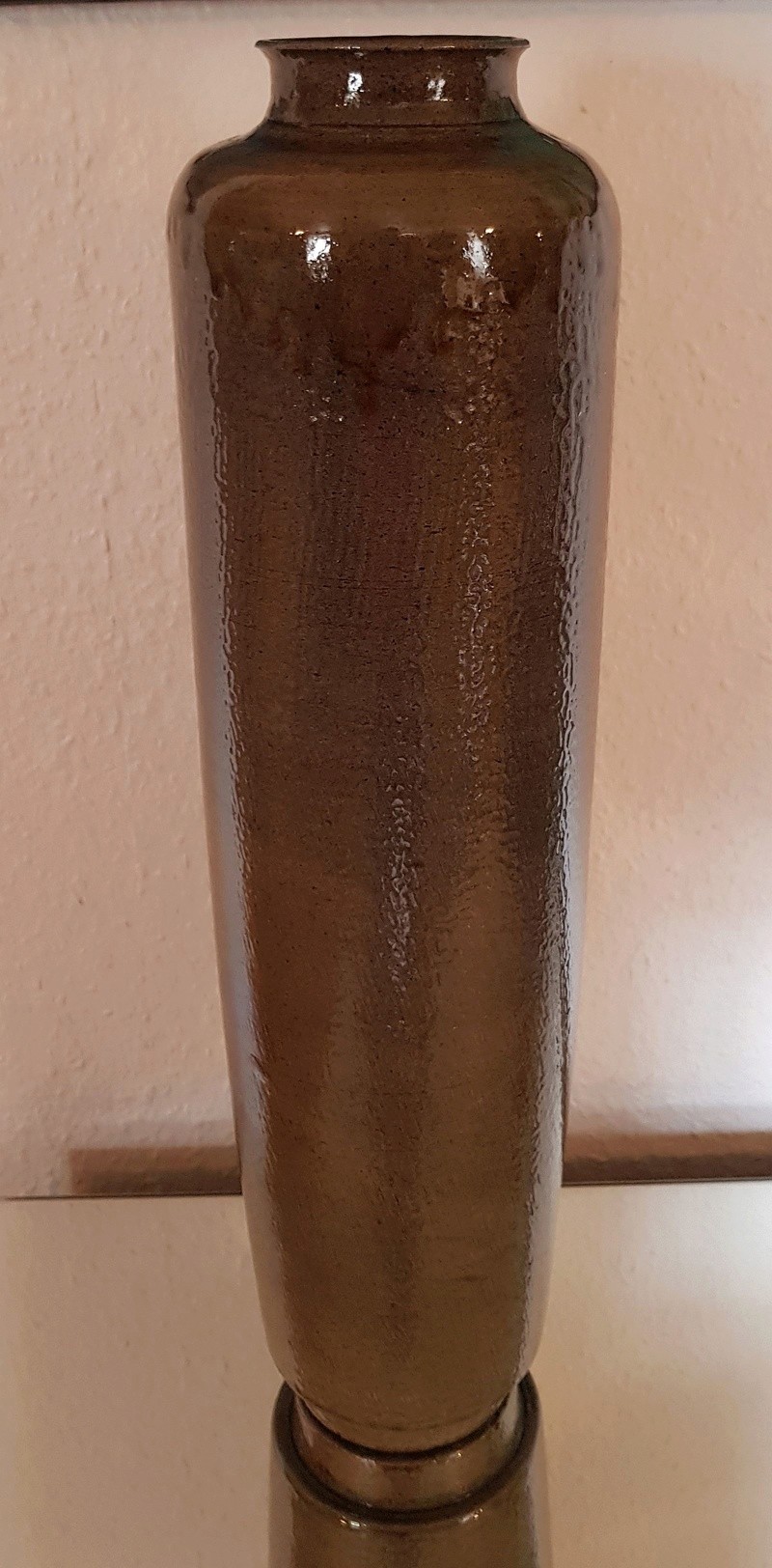 Grand vase tube en grès émaillé marron inscription et initiales à identifier 20171233