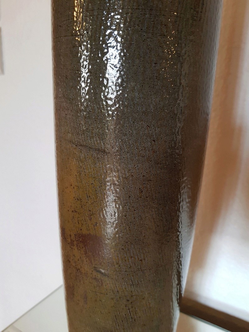 Grand vase tube en grès émaillé marron inscription et initiales à identifier 20171237