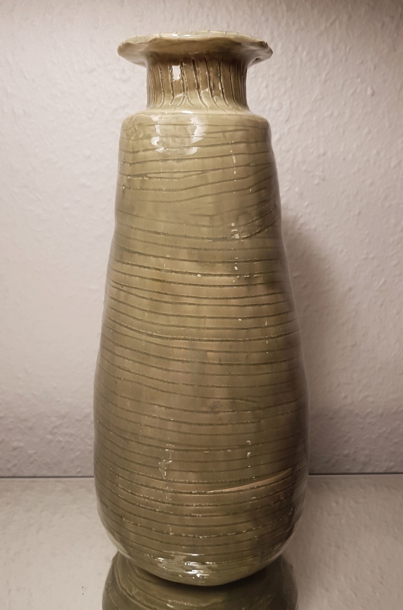 Vase contemporain décor incisé signé JD 88 à identifier 20171243