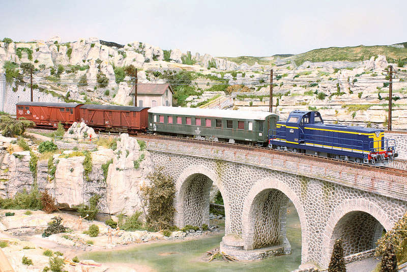 Entre Béziers et NEUSSARGUES - Page 33 Train_11
