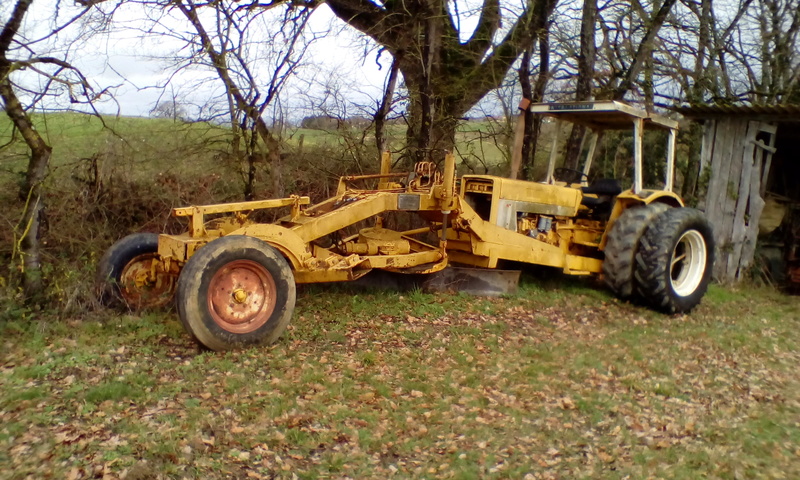 Niveleuse sur base tracteur International Img_2010