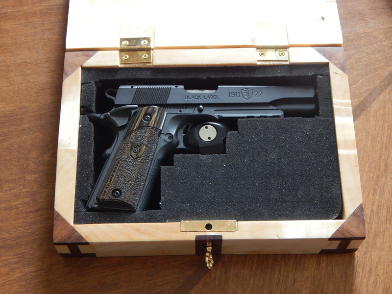 petit coffret pour mon browning 1911-22 Dscn1412