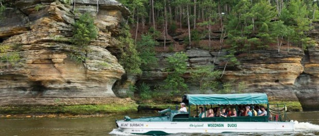 i rode boat in wisconsin dells  Dells-10