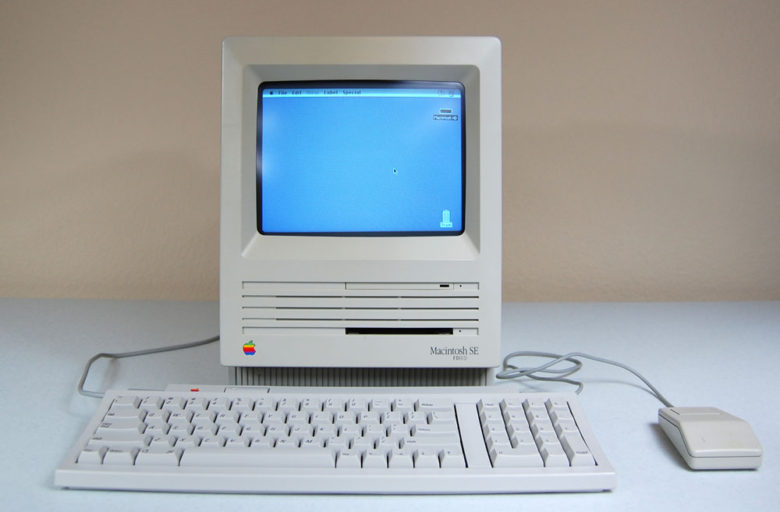 the first time i saw a graphical user interface on a Macintosh SE Snap1010
