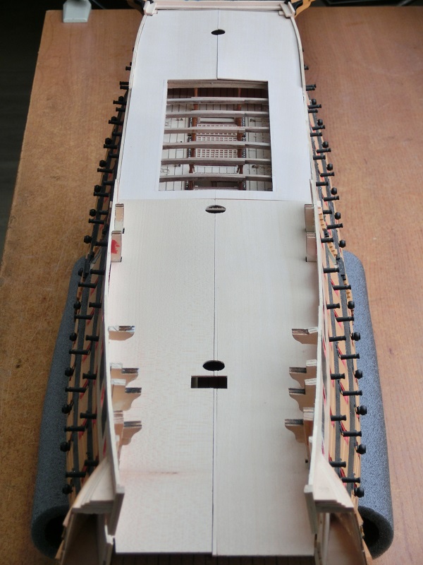 HMS Victory 1765 : Partie-1 (base Artesania Latina 1/84°) de Steckmeyer - Page 34 Cimg1623