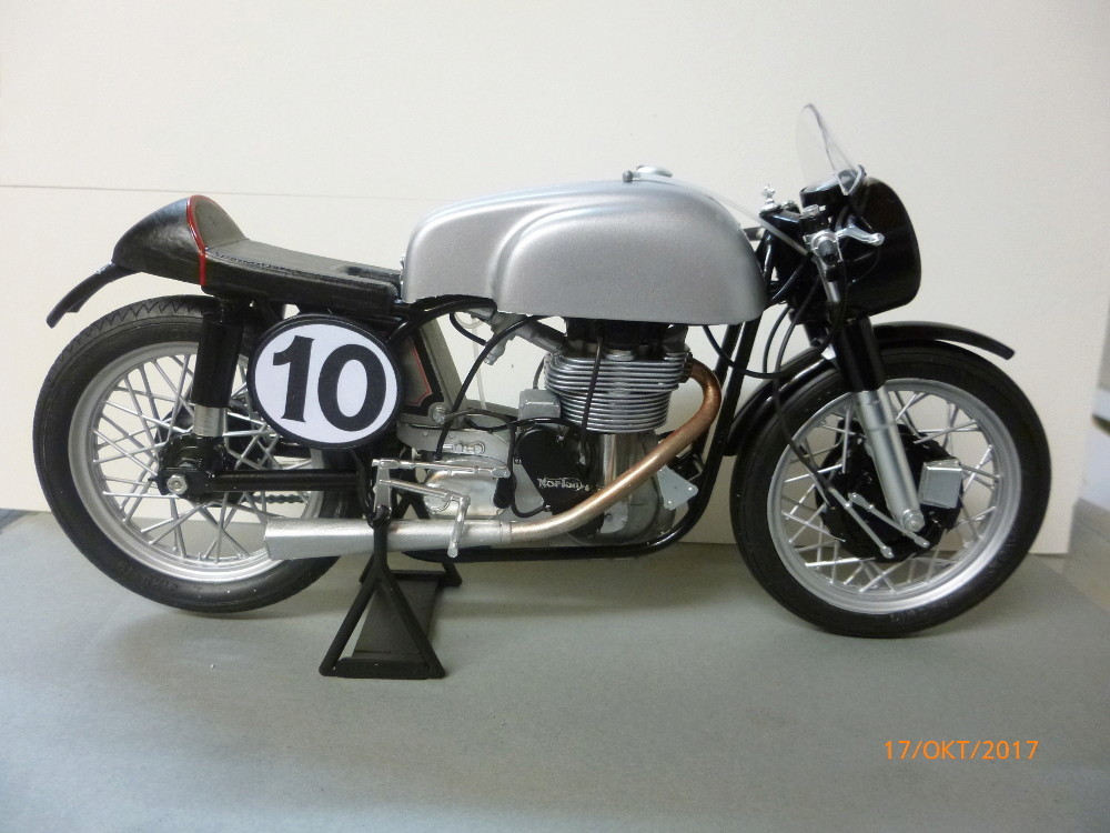 Fertig - Norton Manx 500cc Revell 1:9 gebaut von Millpet P1070647
