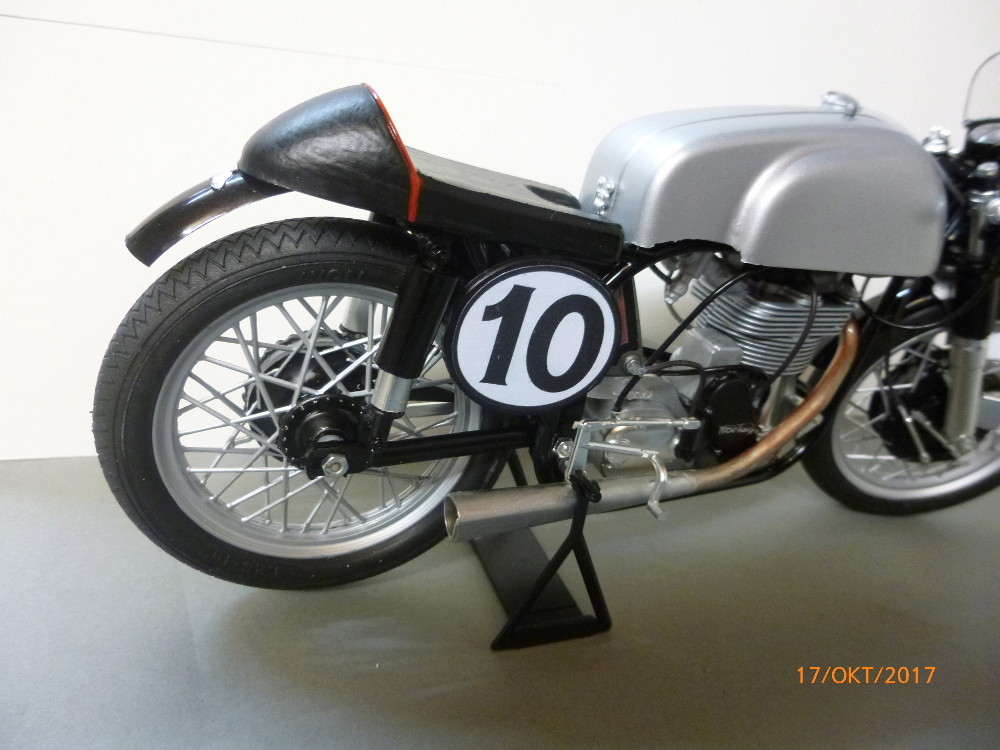 Fertig - Norton Manx 500cc Revell 1:9 gebaut von Millpet P1070649