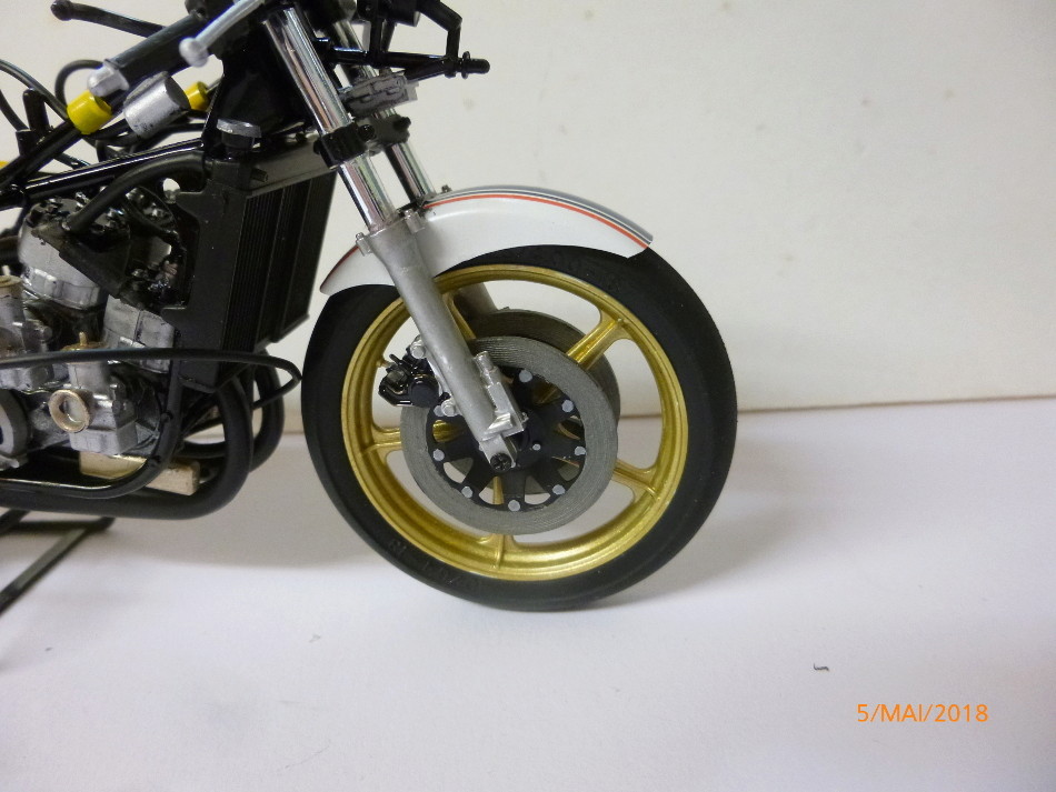 SUZUKI RGB500 Team Gallina 1:12 Tamiya (fertig) gebaut von Millpet P1080383