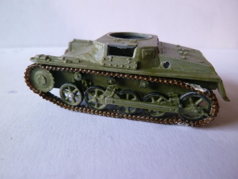 [Chrono 17] [Attack] PzKpfw I Ausf. a avec canon Breda 20mm P1080535