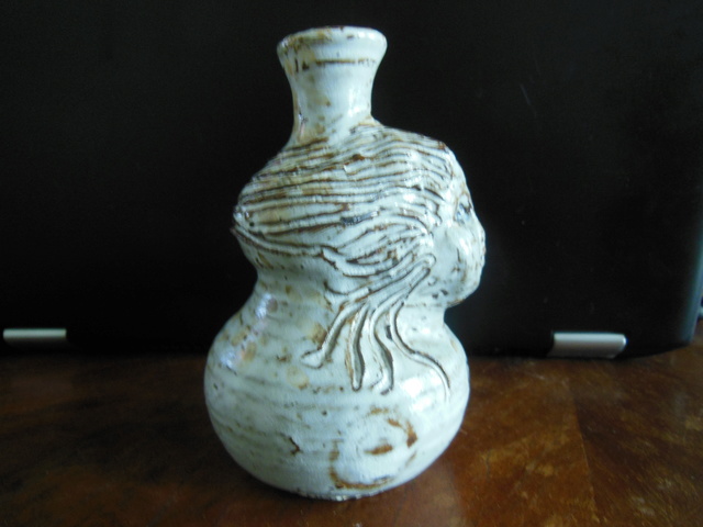 vase avec visage et triskel à identifier Dscn0013