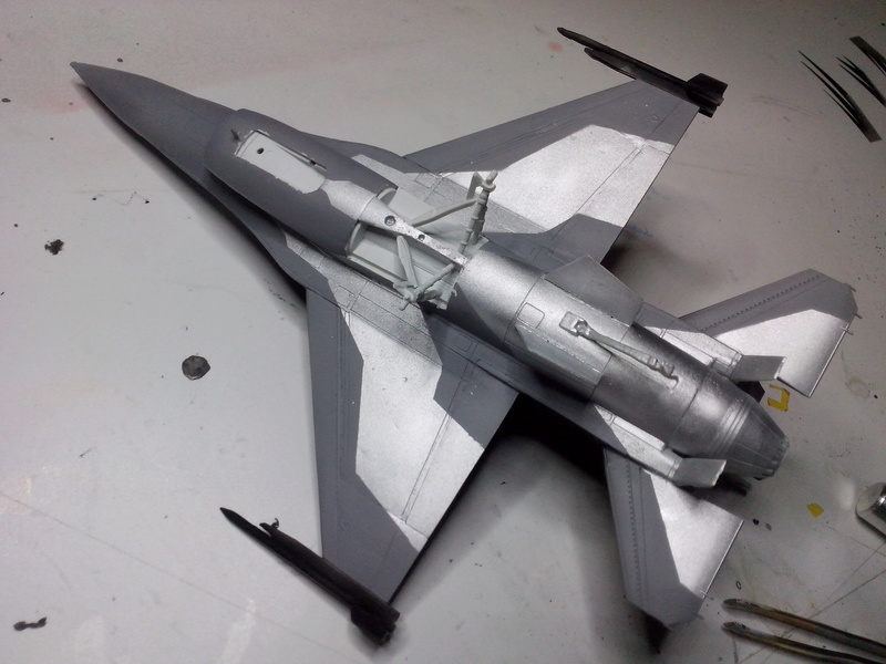 F-16 AM "Solo Display 2015 Blizzard" (Revell) - Page 2 Img_2032