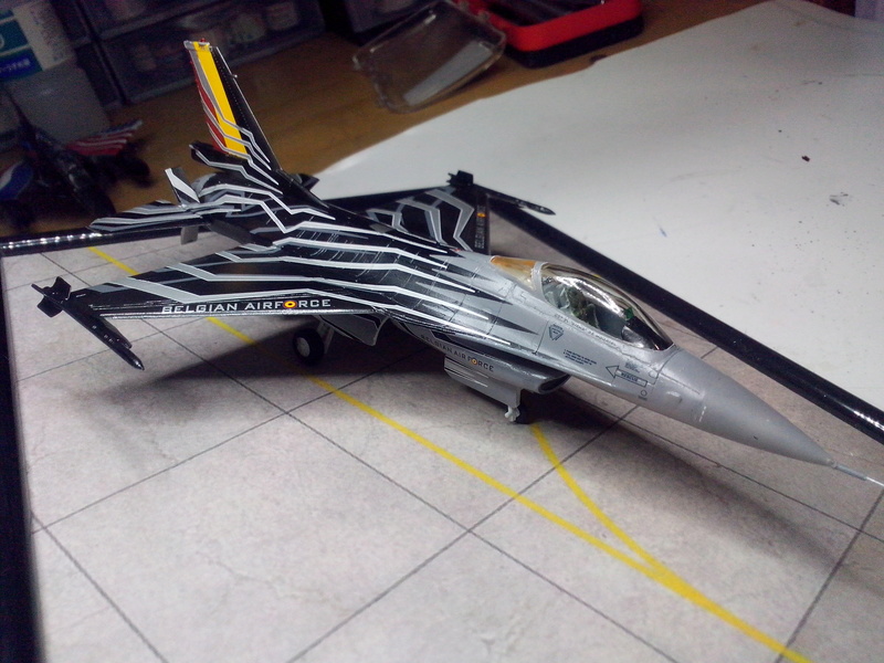 F-16 AM "Solo Display 2015 Blizzard" (Revell) - Page 3 Img_2086