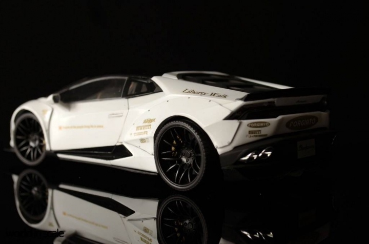 Lamborghini Huracán "Liberty Walk" - 1/24 by Aoshina + Hobby Design 1211