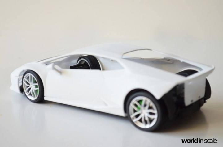 LAMBORGHINI HURACÁN LP-610 - 1/24 by Aoshima 913