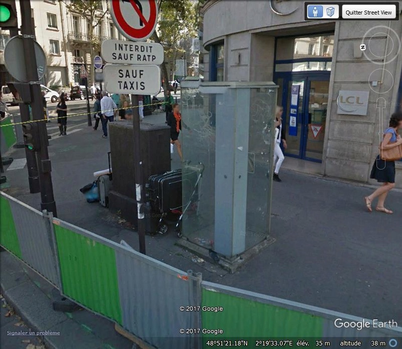 STREET VIEW : La disparition des cabines téléphoniques - Page 3 Www17