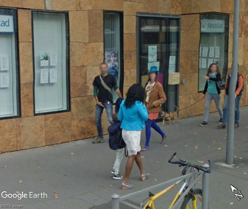 STREET VIEW : quand la Google Car attise l'obscénité - Page 2 Www195