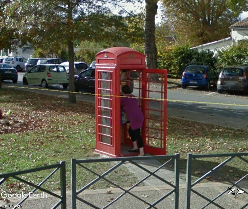 STREET VIEW : La disparition des cabines téléphoniques - Page 5 Www221