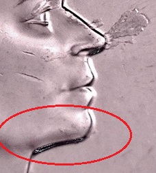 1996 près- Dépôt de métal sur le visage de la reine et sur le champs (filling) Cpe_i210