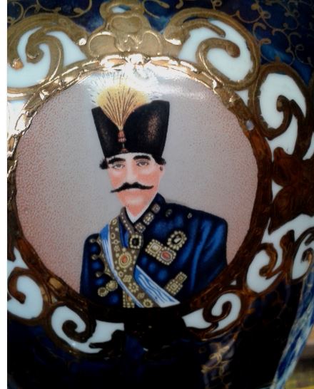 THEIERE PERSE - Une theiere porcelaine  decorée d'un portrait de Nāser al-Dīn Schah d'Iran XIXe Theier14