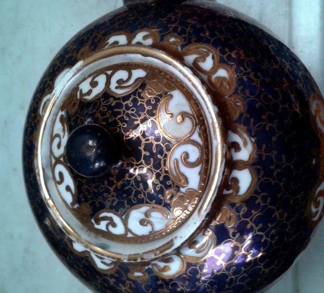 THEIERE PERSE - Une theiere porcelaine  decorée d'un portrait de Nāser al-Dīn Schah d'Iran XIXe Theier15