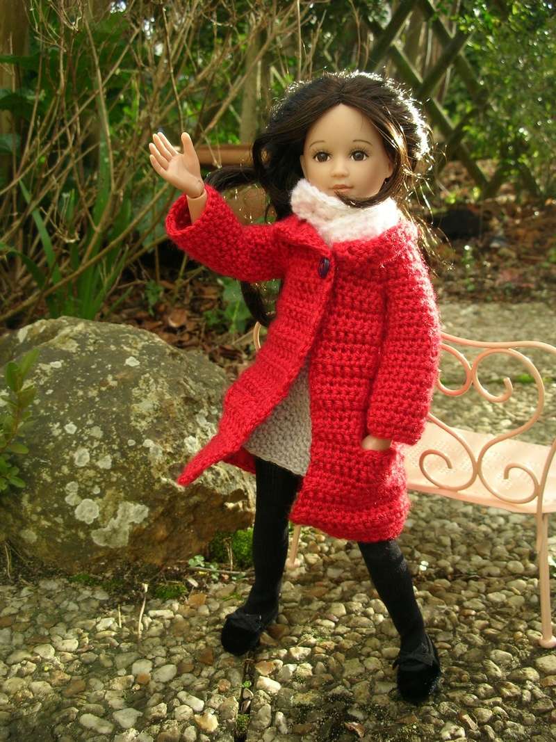 Mes ruby red: Lucy Senson en manteau rouge (nouvelle photo p 2) - Page 2 Dscn7012