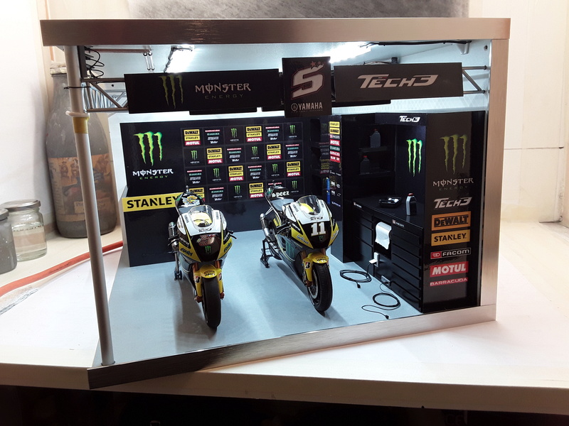 Stand Moto GP Tech3 - Page 10 20180359