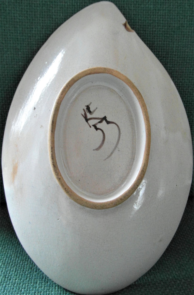 Bird design dish marked KC Sam_8810