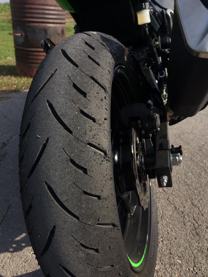 Les pneus d'origines, ça donne quoi ?