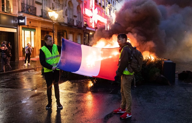 #TMCweb3 : «#GiletsJaunes »: Journée de chaos à #Paris, 412 interpellations et 133 blessés dont un «en urgence absolue» 640x4118