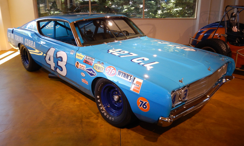 '69 Ford Torino Talladega "Richard Petty" (Polar lights) [Terminée] - Page 3 Photo310