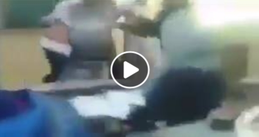 فيديو طالب يضرب معلمه داخل الفصل يشعل مواقع التواصل 663