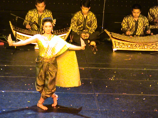 Danses asiatiques Tour_d52